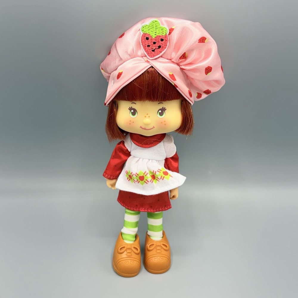 2024 STRAWBERRY SHORTCAKE  5.5" Fashion Doll  Strawberry Smell